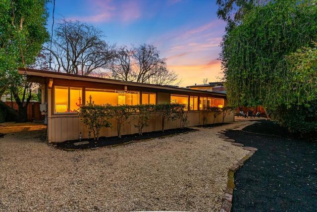 1080 Moffett Circle, Palo Alto, CA 94303