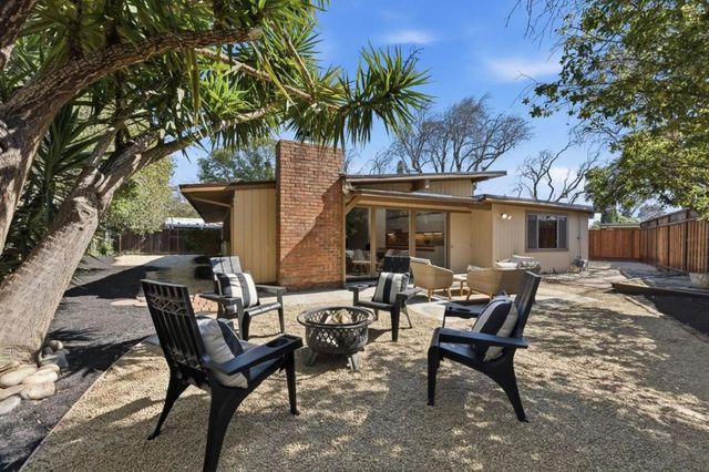 1080 Moffett Circle, Palo Alto, CA 94303