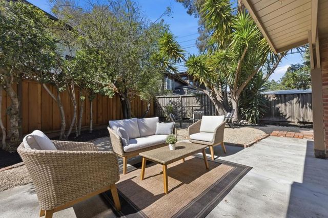 1080 Moffett Circle, Palo Alto, CA 94303