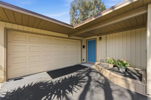 1080 Moffett Circle, Palo Alto, CA 94303