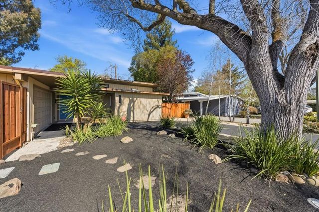 1080 Moffett Circle, Palo Alto, CA 94303