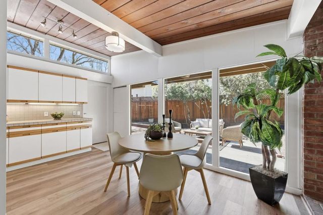 1080 Moffett Circle, Palo Alto, CA 94303