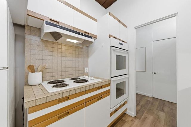 1080 Moffett Circle, Palo Alto, CA 94303