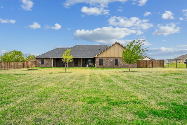 820 Fleitman Drive, Muenster, TX 76252