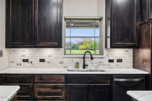 820 Fleitman Drive, Muenster, TX 76252