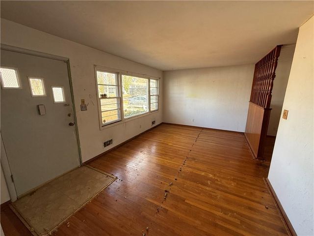 4905 E 41st Street, Kansas City, MO 64130