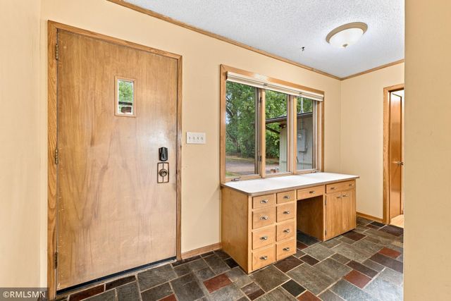44 Miller Crest Lane, Saint Paul, MN 55106