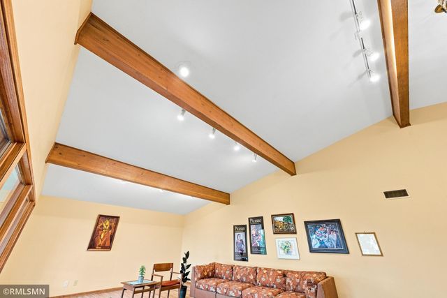 44 Miller Crest Lane, Saint Paul, MN 55106