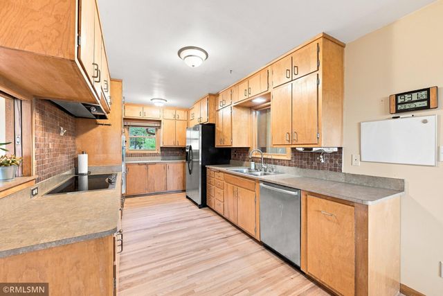 44 Miller Crest Lane, Saint Paul, MN 55106
