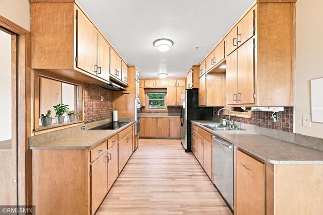 44 Miller Crest Lane, Saint Paul, MN 55106