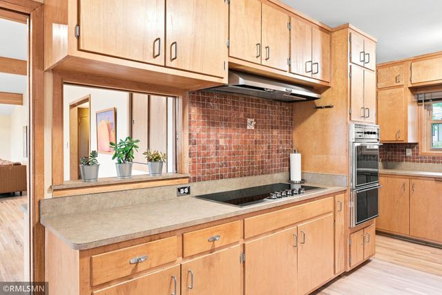 44 Miller Crest Lane, Saint Paul, MN 55106