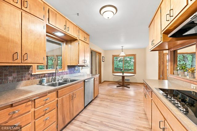 44 Miller Crest Lane, Saint Paul, MN 55106