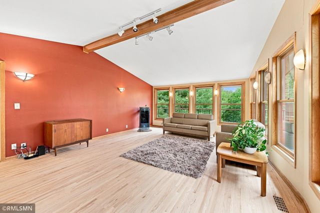 44 Miller Crest Lane, Saint Paul, MN 55106