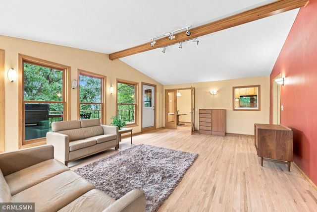 44 Miller Crest Lane, Saint Paul, MN 55106