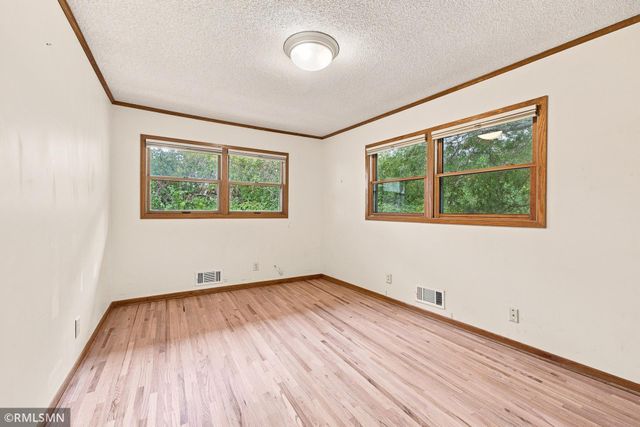 44 Miller Crest Lane, Saint Paul, MN 55106