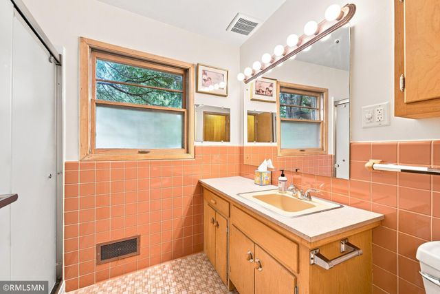 44 Miller Crest Lane, Saint Paul, MN 55106