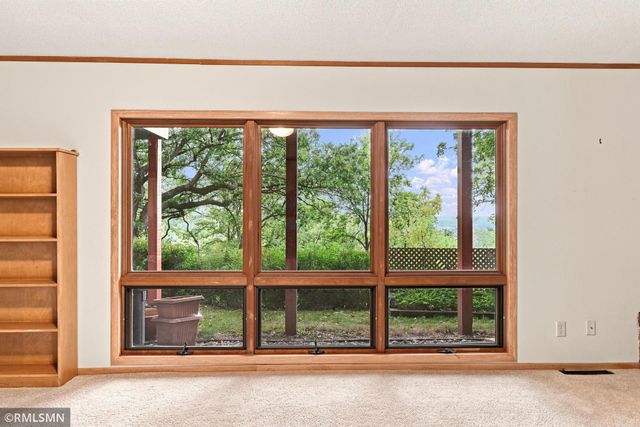 44 Miller Crest Lane, Saint Paul, MN 55106
