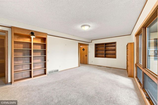44 Miller Crest Lane, Saint Paul, MN 55106