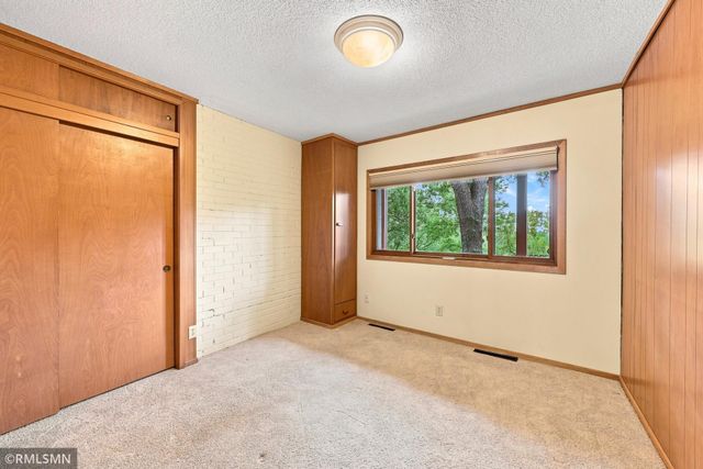 44 Miller Crest Lane, Saint Paul, MN 55106