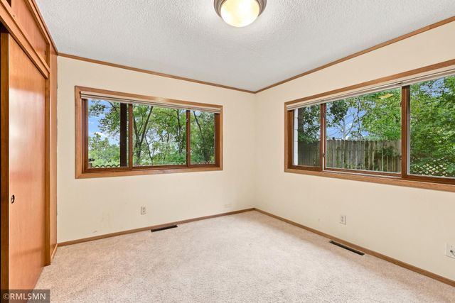 44 Miller Crest Lane, Saint Paul, MN 55106