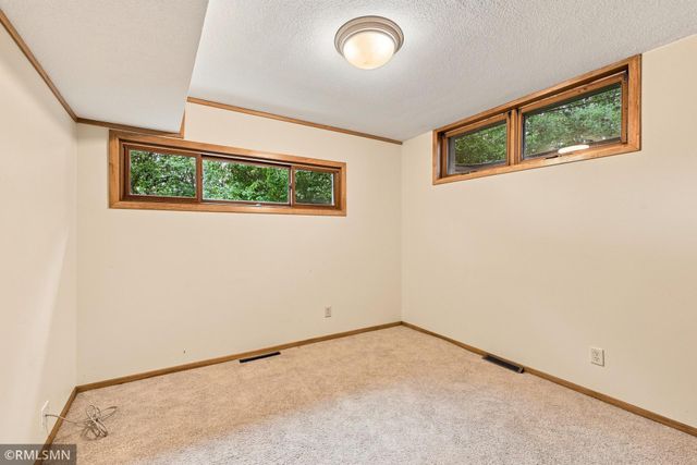 44 Miller Crest Lane, Saint Paul, MN 55106