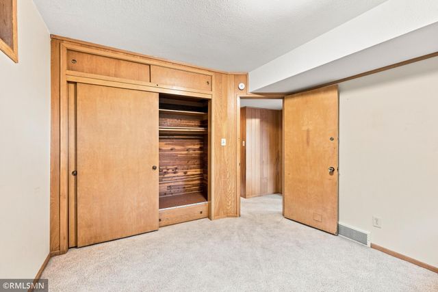 44 Miller Crest Lane, Saint Paul, MN 55106