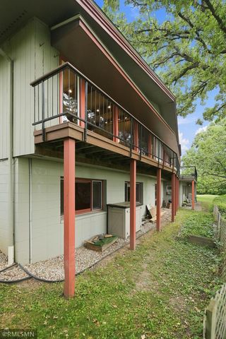 44 Miller Crest Lane, Saint Paul, MN 55106