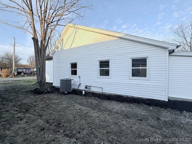 343 Popp Ave, Sellersburg, IN 47172