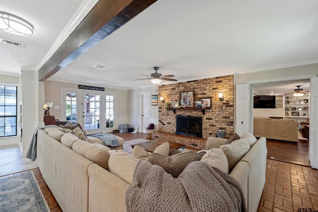3215 Fry Ave, Tyler, TX 75701