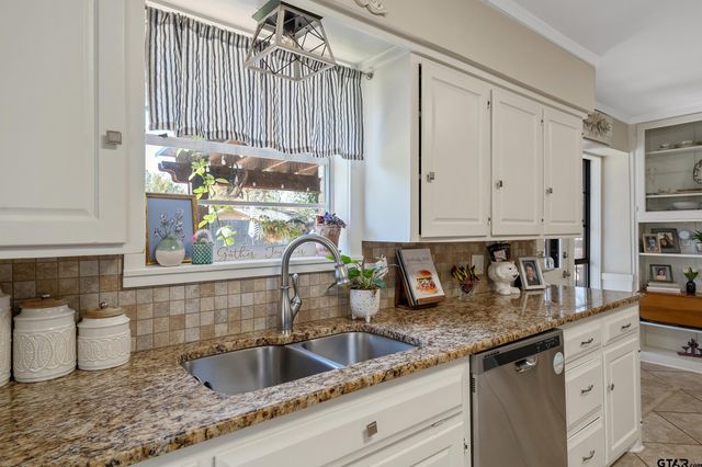 3215 Fry Ave, Tyler, TX 75701