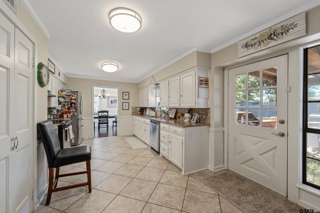 3215 Fry Ave, Tyler, TX 75701