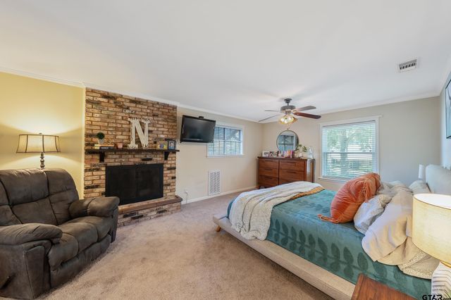3215 Fry Ave, Tyler, TX 75701