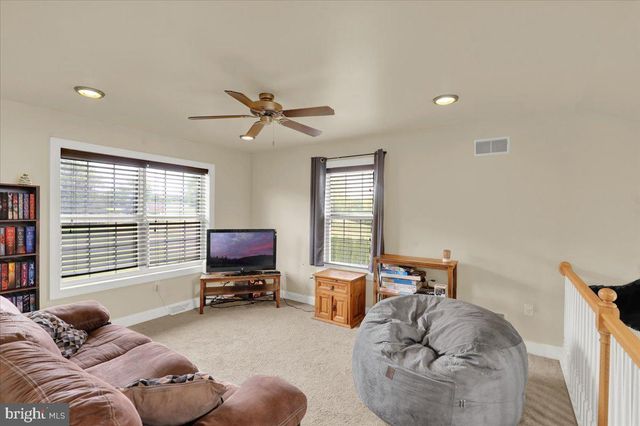 45 TULPY VIEW RD, Womelsdorf, PA 19567
