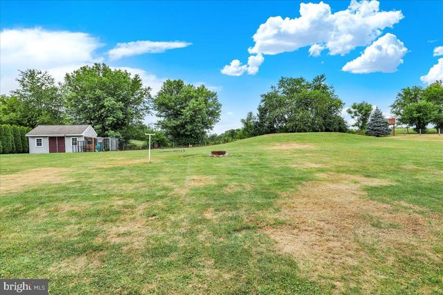 45 TULPY VIEW RD, Womelsdorf, PA 19567