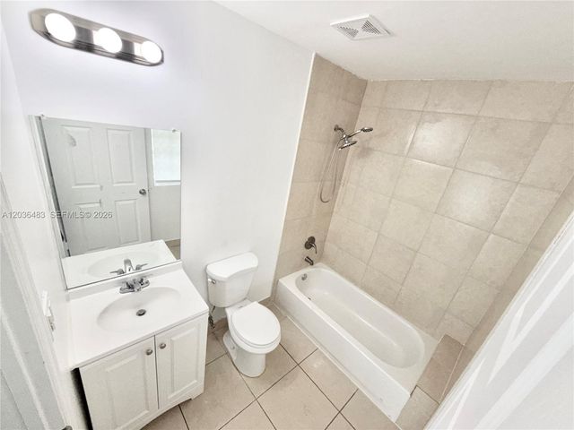 1272 NE 145th St, Miami, FL 33161
