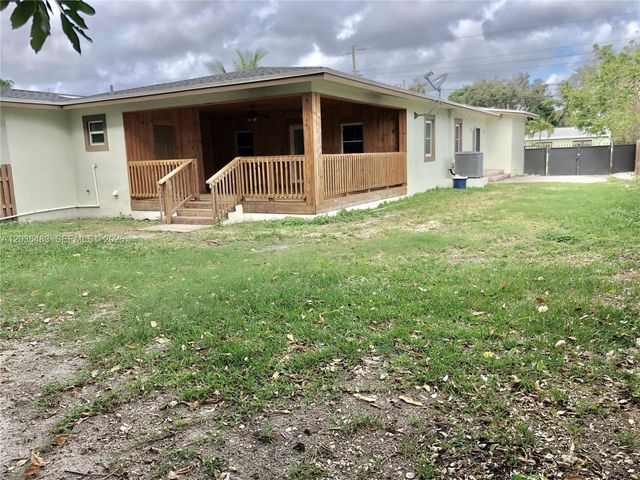 1272 NE 145th St, Miami, FL 33161