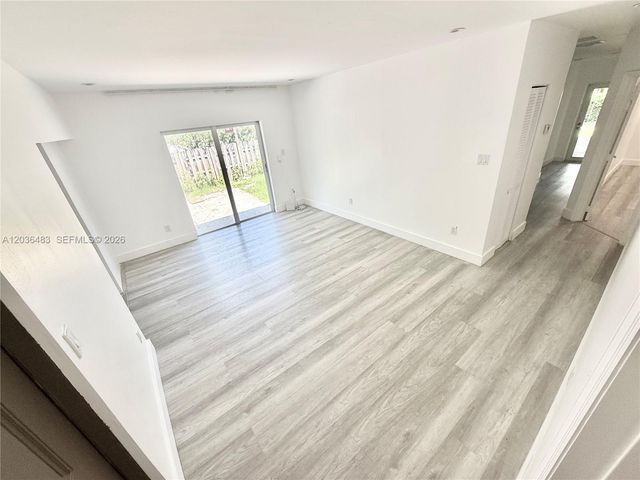 1272 NE 145th St, Miami, FL 33161