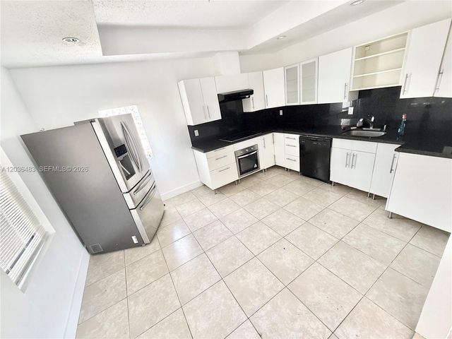 1272 NE 145th St, Miami, FL 33161