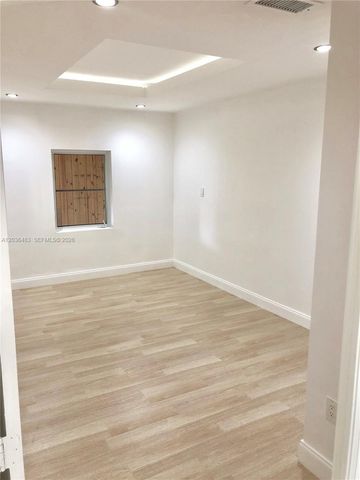 1272 NE 145th St, Miami, FL 33161