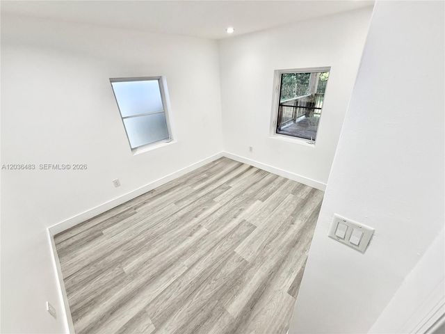 1272 NE 145th St, Miami, FL 33161