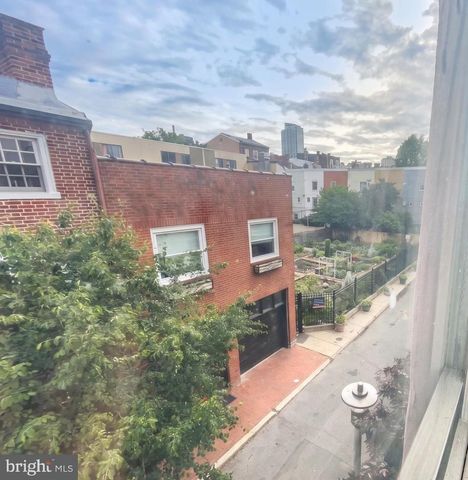 1136 WAVERLY ST, Philadelphia, PA 19147