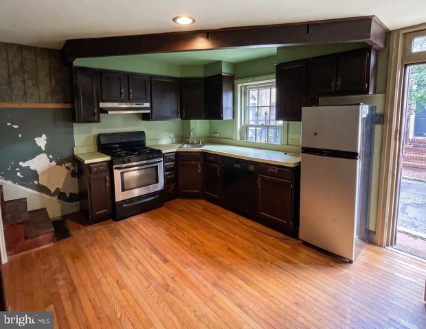 1136 WAVERLY ST, Philadelphia, PA 19147