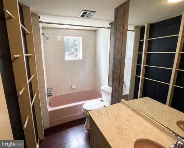 1136 WAVERLY ST, Philadelphia, PA 19147