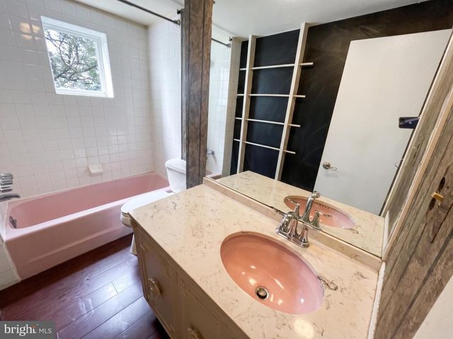 1136 WAVERLY ST, Philadelphia, PA 19147