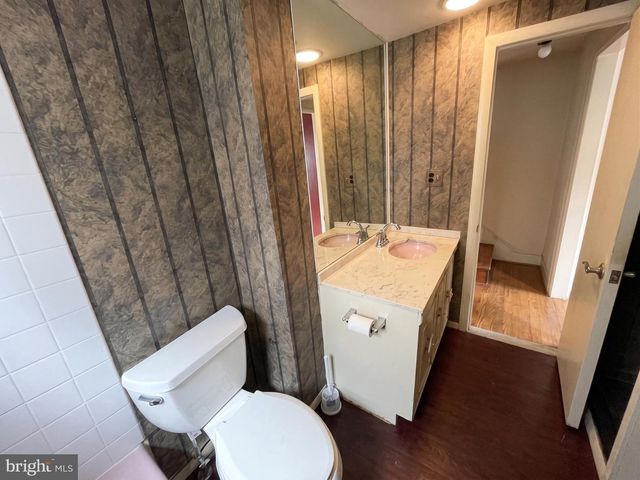 1136 WAVERLY ST, Philadelphia, PA 19147
