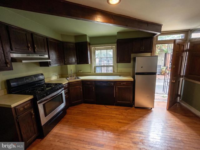 1136 WAVERLY ST, Philadelphia, PA 19147