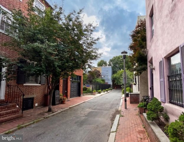 1136 WAVERLY ST, Philadelphia, PA 19147