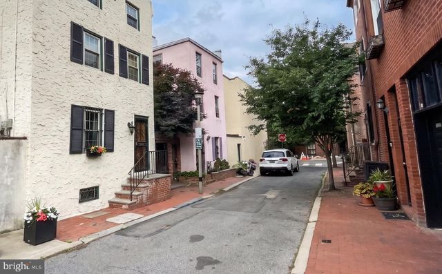 1136 WAVERLY ST, Philadelphia, PA 19147