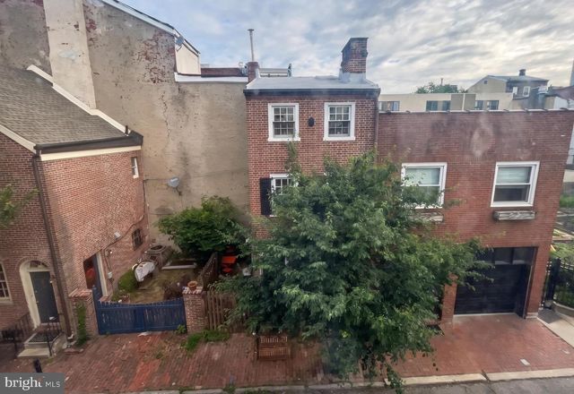 1136 WAVERLY ST, Philadelphia, PA 19147