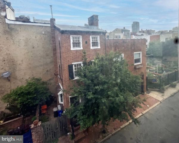 1136 WAVERLY ST, Philadelphia, PA 19147